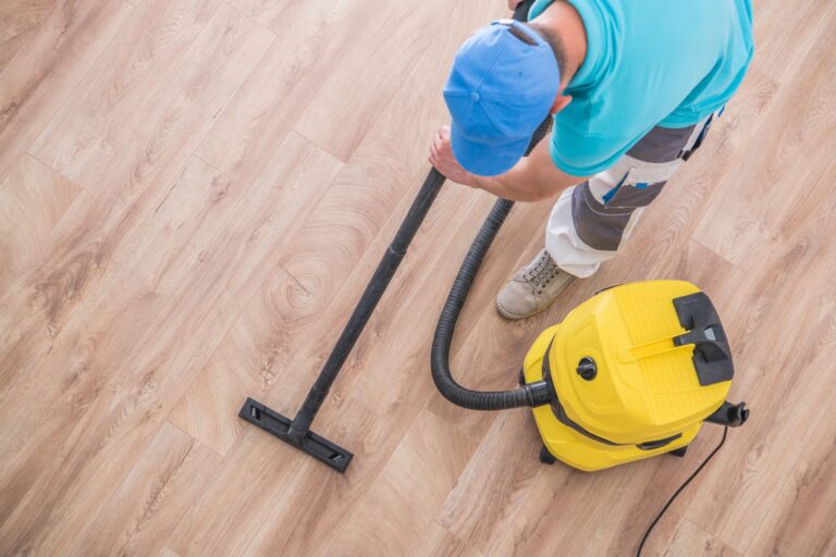 men vacuuming apartment AZG3TLD 2048x1365 1 768x512